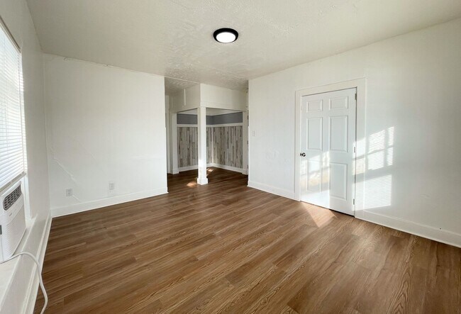 Photo - 420 E 4th Ave Unit #5