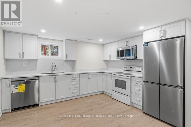 Photo - 135 Waterloo Ave