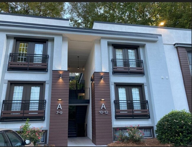 Building Photo - 1445 Monroe Dr NE Unit A8