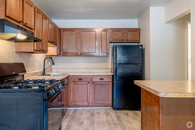 3BD, 1.5BA - 1,014SF - Kitchen - Coppertree Townhomes
