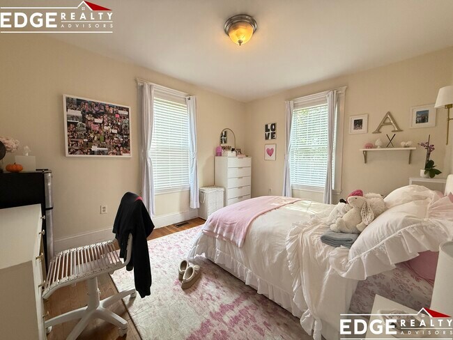 Building Photo - 49 Radnor Rd Unit 1
