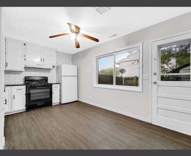 Photo - 1765 Short Ave