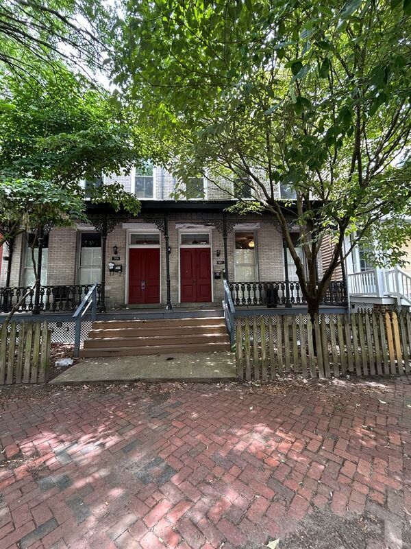 709 1/2 W Clay St - 709 1/2 W Clay St Unit Apt A