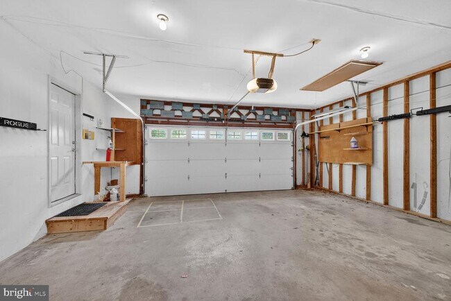 Photo - 925 Chancellor St SW