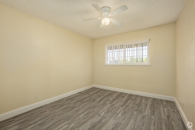 1BR, 1BA - 525SF - Bedroom