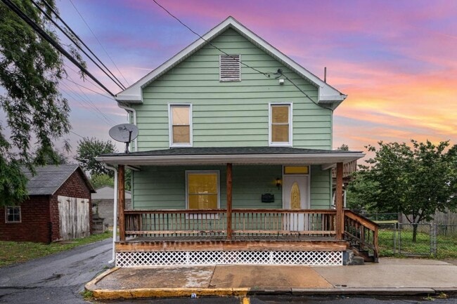 Photo - 122 S 5th St