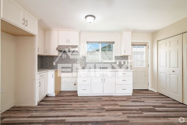 Building Photo - New 2 Bed 1 Bath Apartment in Long Beach C...