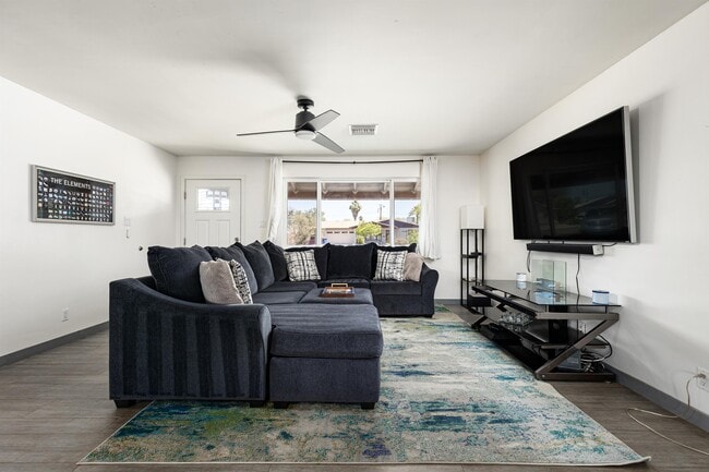 Photo - 1624 S Parkside Dr