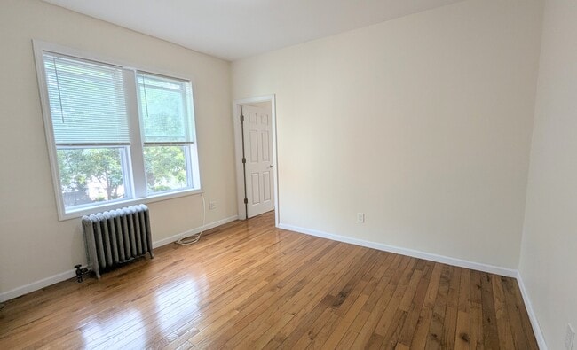Building Photo - 45-47 Newkirk St Rental