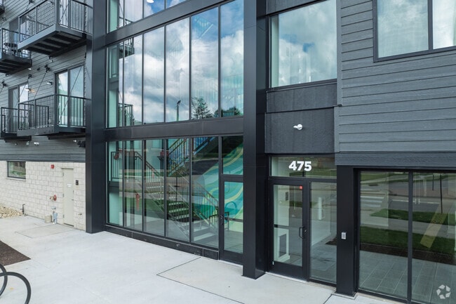 Entrada - Sinclair on 16th