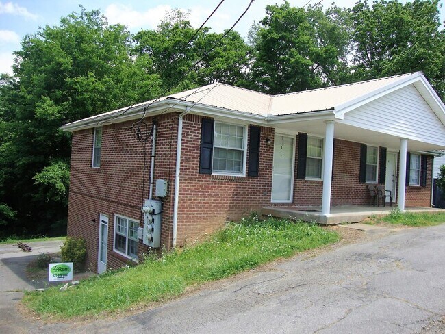 Building Photo - 85 Lawn St Unit C