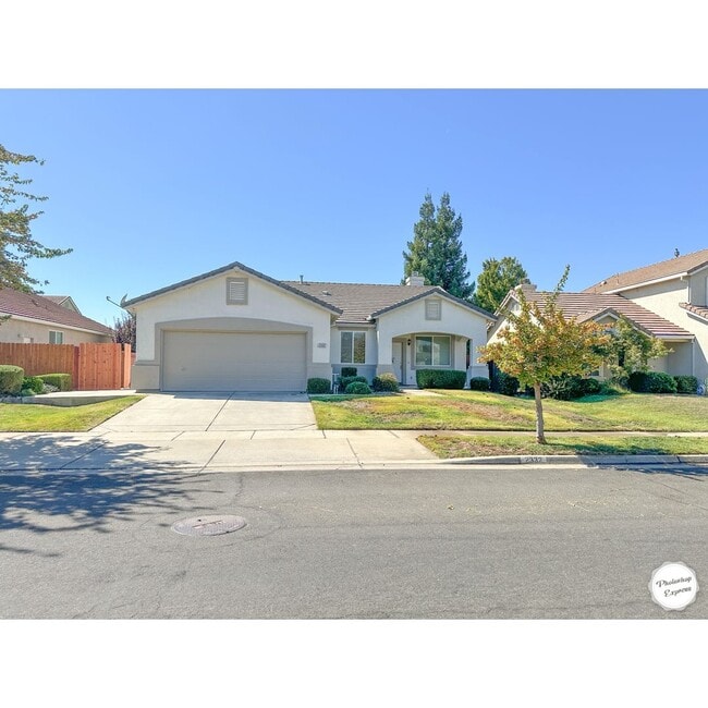 Building Photo - 3 Bedroom 2 Bath Home