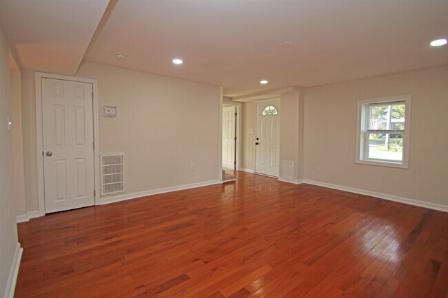 Photo - 169 W Lee St