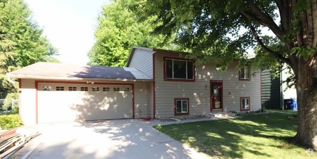 Building Photo - Coming Soon! Rental