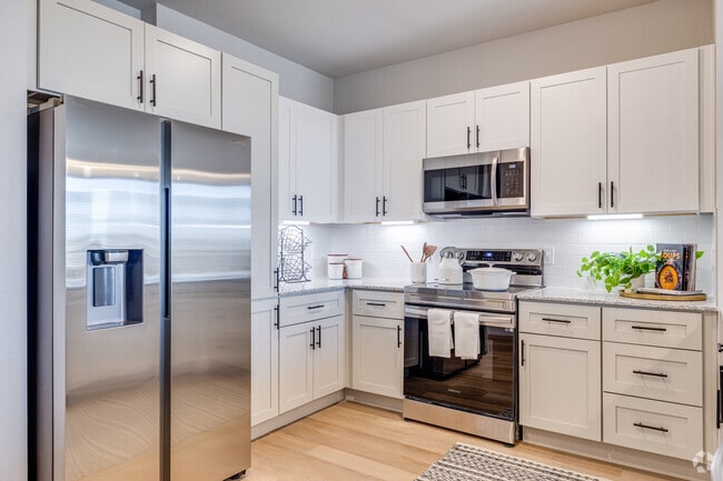 2BR, 2BA - 1,065SF