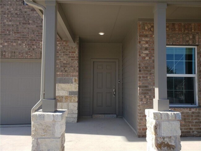 Photo - 111 Bear Oak St
