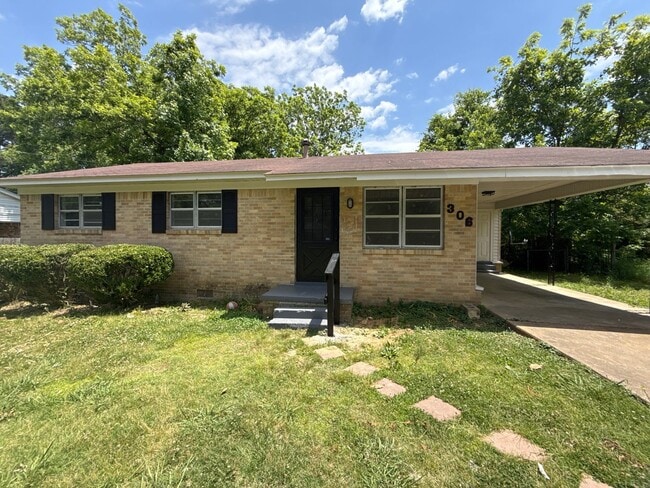 Building Photo - 306 Poplar St