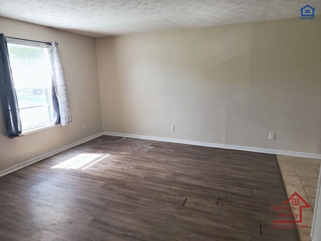 Photo - 401 Spruce Ave