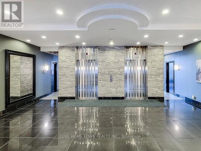 Photo - 135 James St S Unité 710