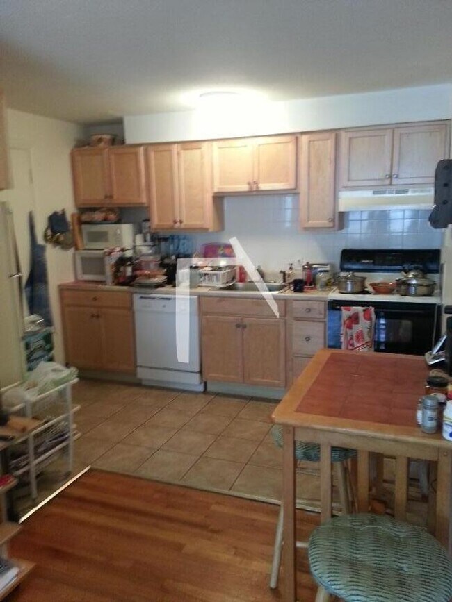 Photo - 245 Kelton St