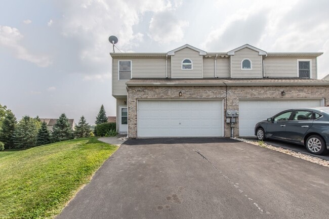Building Photo - Beautifully Renovated 3 Bedroom 2.5 Bath H... Rental