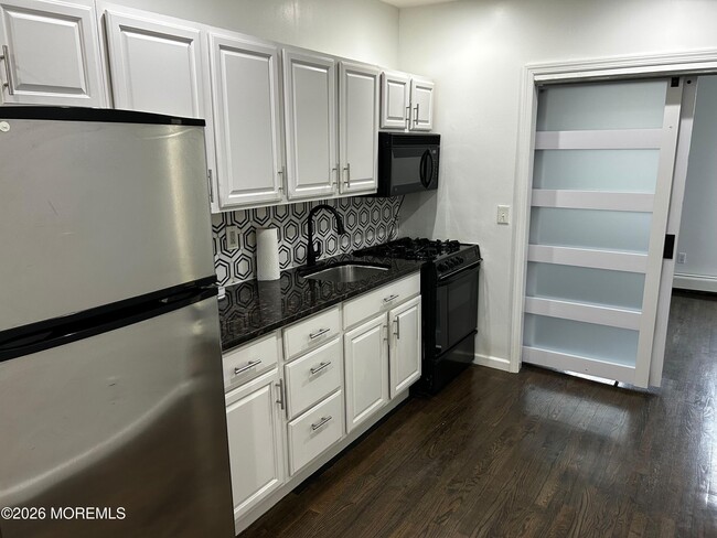 Building Photo - 63 Madison St Unit 5