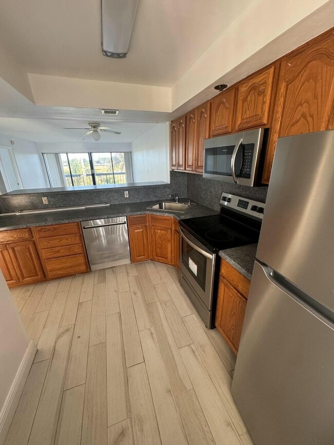 Building Photo - 3000 Presidential Way Unit 404