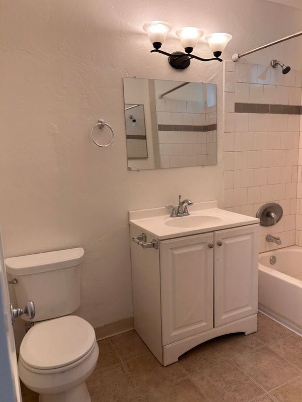 Photo - 2836 Jarvis St