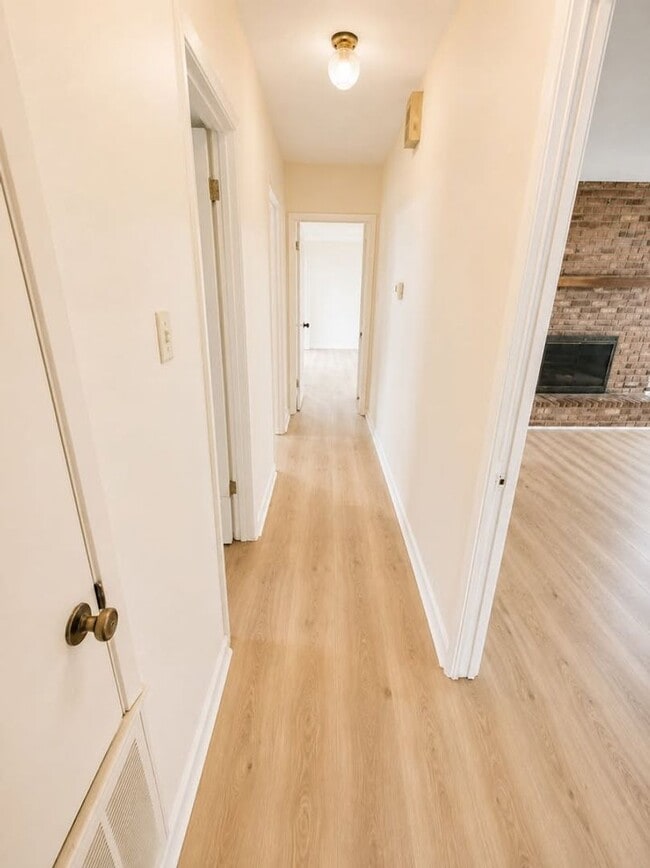 2907 Salem Dr