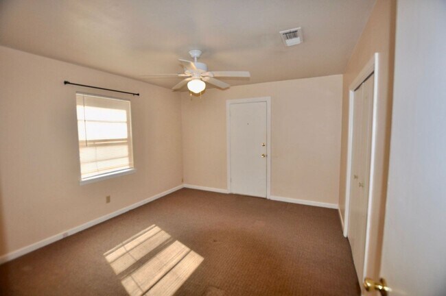 Photo - FOR LEASE! 2 BR - 1BA - Frame Home with Carport in Great Location in Weatherford.