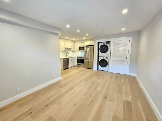 Building Photo - 1490 9th Ave