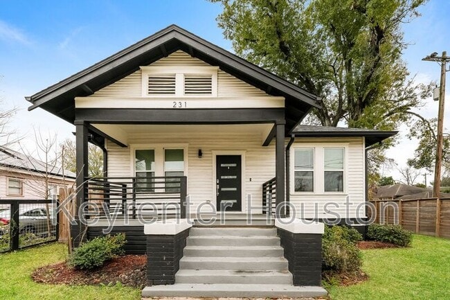 Photo - 231 Grace St