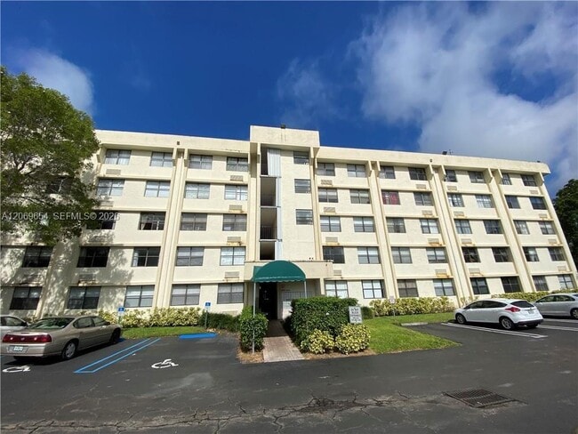 Building Photo - 2501 Riverside Dr Unit 212-A