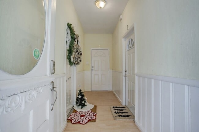 Photo - 1127 Yale St