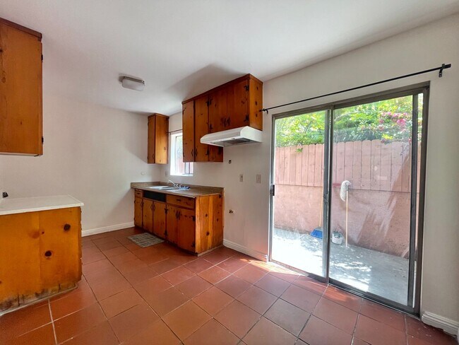 Photo - 315 E Avenue 31 Unit 4