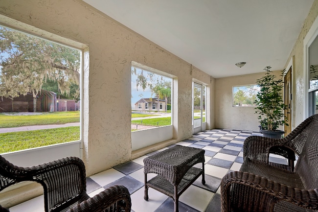 Photo - 405 North Blvd W