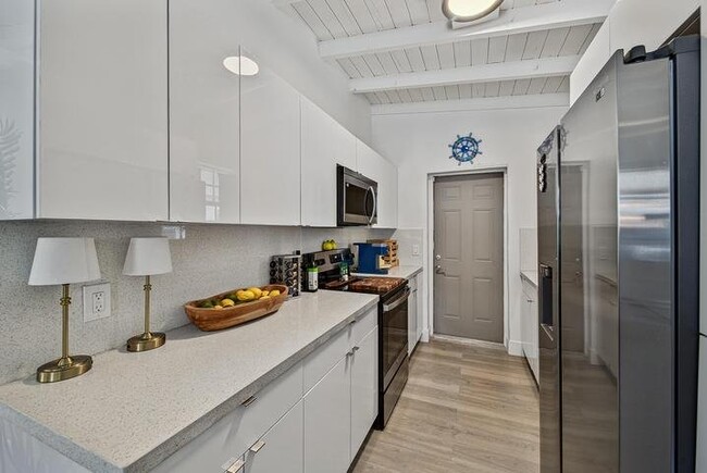 Photo - 140 SE 9th Ave