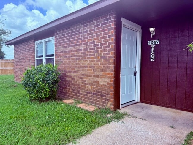 Building Photo - ***1247 W. Sunset*** Rental