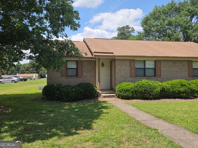 Building Photo - 8437 Pineland Dr