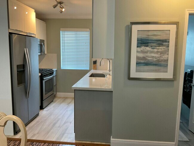 Photo - 7327 Dickens Ave Unit 4