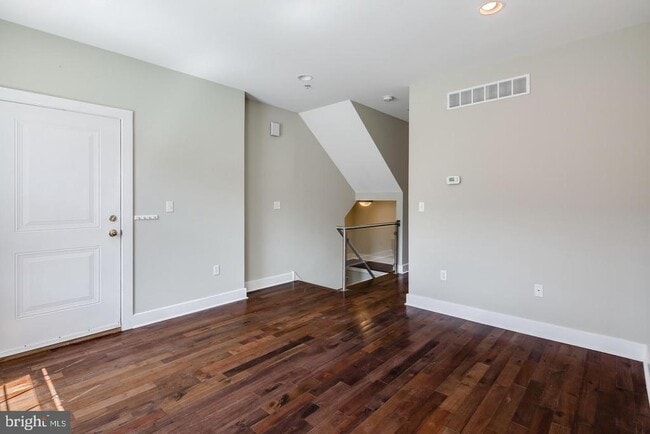 Building Photo - 2631 Catharine St