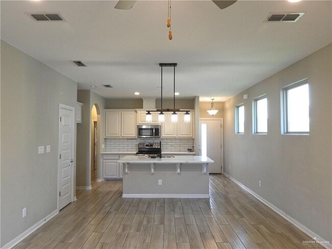 Photo - 15 E Candor Dr