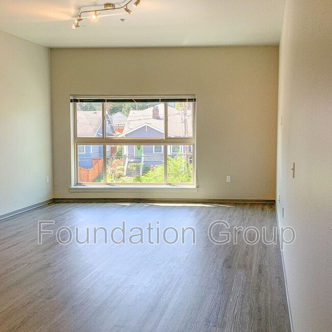 Photo - 2400 E Boston St