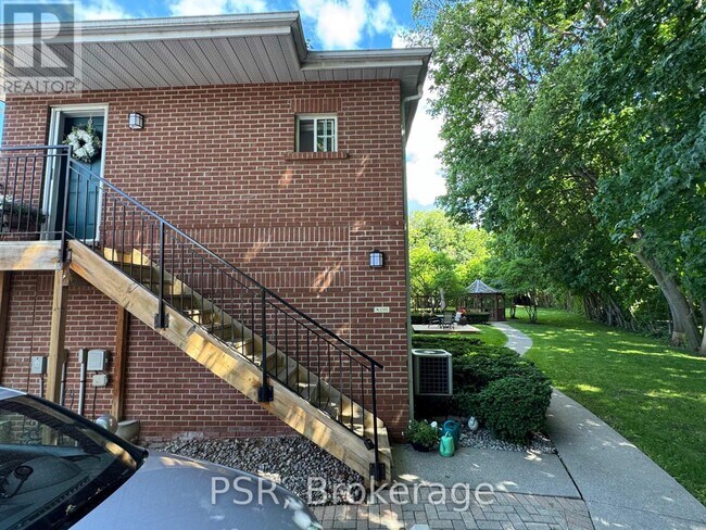 Photo - 1361 Bayview Ave
