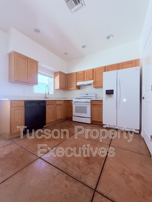 324 W 23rd St