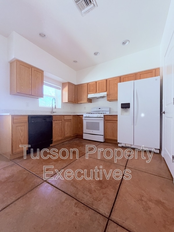 Photo - 324 W 23rd St