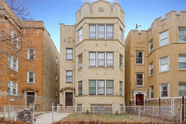 Building Photo - 6235 N Claremont Ave Unit 3 Rental