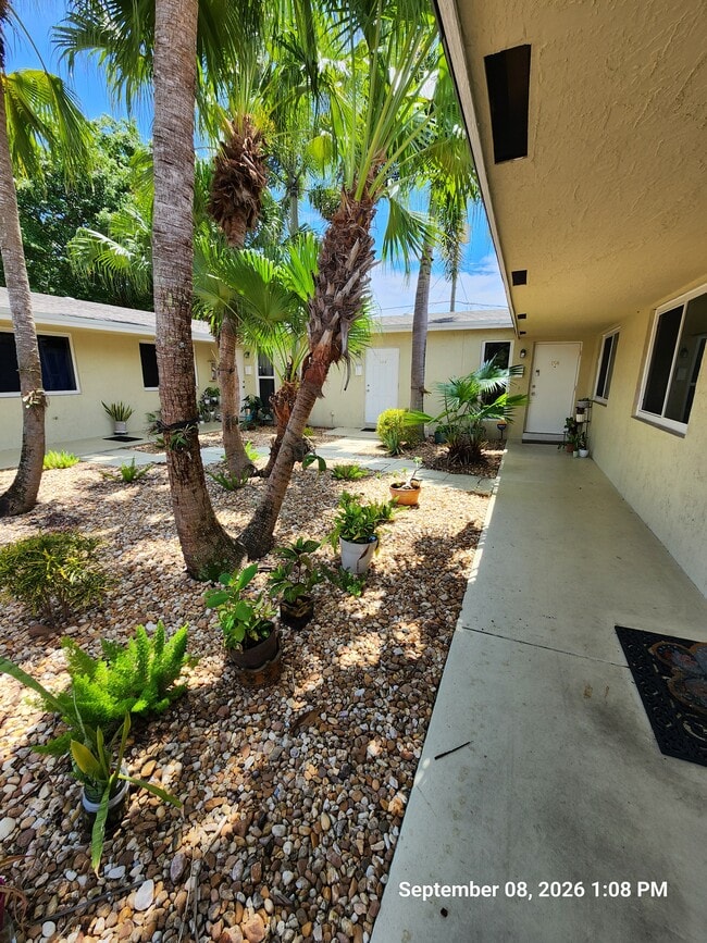 Sidewalk to 508 - 508 NE 23rd St Unit 508 NE 23rd Street Wilton Manors Florida