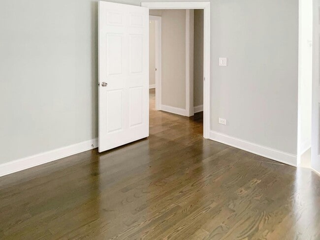 Building Photo - 5057 N Damen Ave Unit 1W Rental