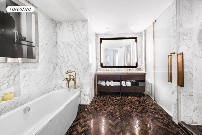 Photo - 500 W 21st St